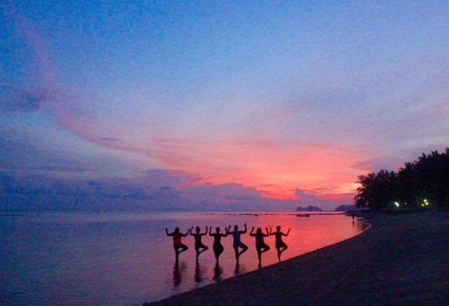 Koh Phangan: Hòn đảo này là ngôi nhà của những bữa tiệc tưng bừng nhất thế giới mà nổi tiếng nhất là lễ hội Trăng Tròn và lễ hội Trăng Khuyết. Nếu không thích ăn uống, tiệc tùng thì bạn cũng nên trải nghiệm mát xa Thái trên bãi biển. 