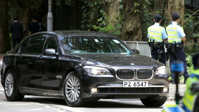 
Chiếc xe đưa đón Chủ tịch Trung Quốc Tập Cận Bình và phu nhân Bành Lệ Viện xung quanh Hồng Kông thuộc xê-ri BMW 7. Ảnh: SCMP
