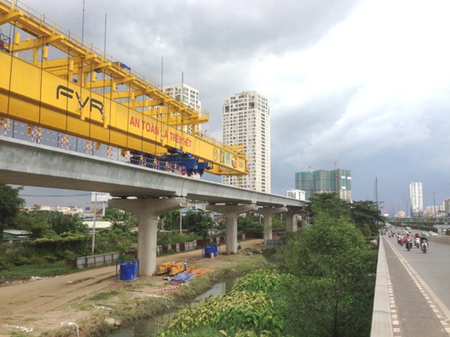 
Tuyến metro 1 trên đường Xa lộ Hà Nội (Phan Anh)
