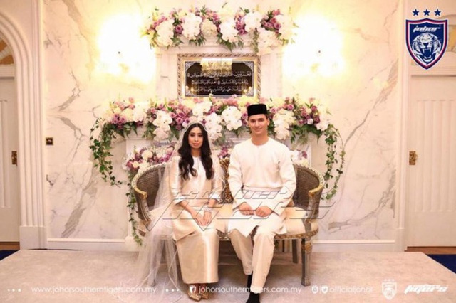 Công chúa bang Johor Tunku Tun Aminah Maimunah Iskandariah và chồng là cầu thủ bóng đá bán chuyên nghiệp người Hà Lan Dennis Muhammad Abdullah.
