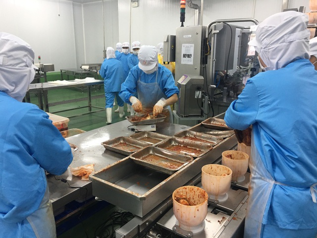 Quy trình sản xuất kim chi trong nhà máy chế biến thực phẩm mới khánh thành của Redsun ITI