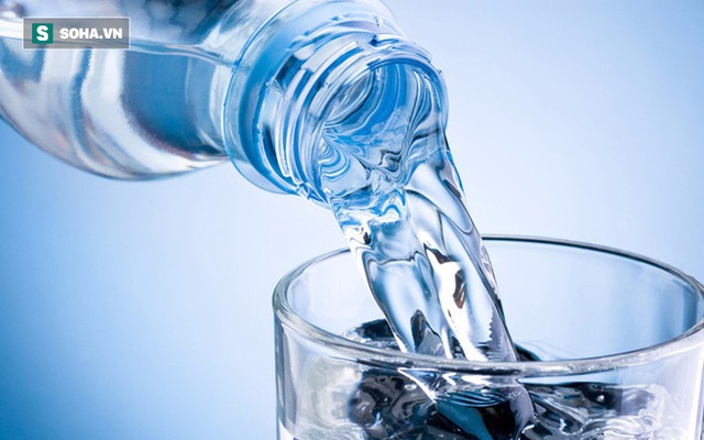 
Uống quá nhiều nước làm tổn thương các cơ quan, phù não, ngừng thở.
