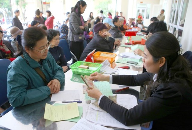 
Thứ trưởng LĐ-TB&XH Đào Hồng Lan cho rằng, việc nhận lương hưu sẽ có lợi hơn hưởng BHXH một lần. Ảnh: Như Ý.
