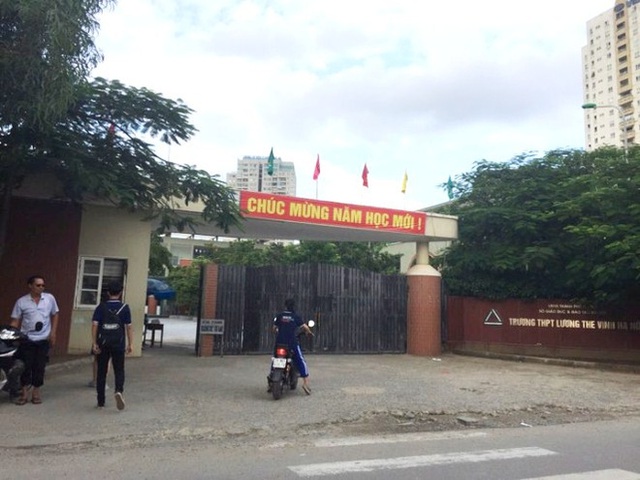 Cổng trường THPT Lương Thế Vinh.