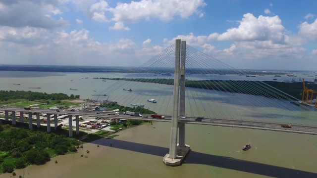 
Cầu Phú Mỹ đầu tư theo hình thức BOT.
