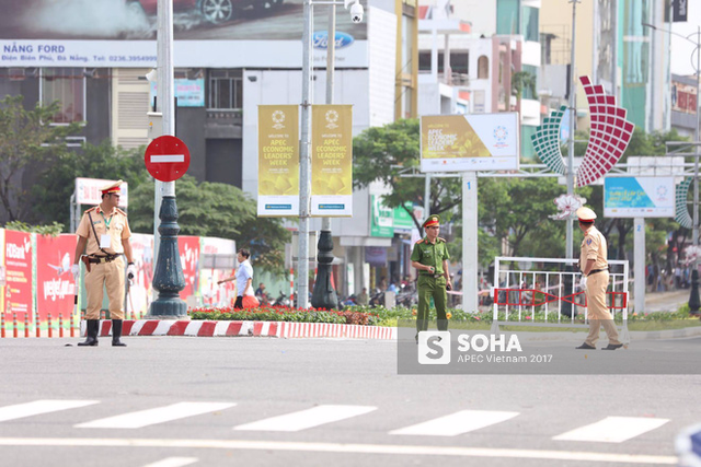 
Lực lượng an ninh kiểm soát các chốt chặn, bảo đảm đoàn xe tổng thống Nga lưu thông thuận lợi
