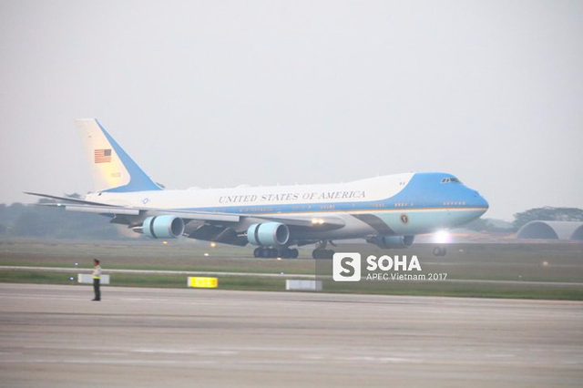 [LIVE] Một chuyên cơ Air Force One hạ cánh xuống sân bay Nội Bài - Ảnh 1.