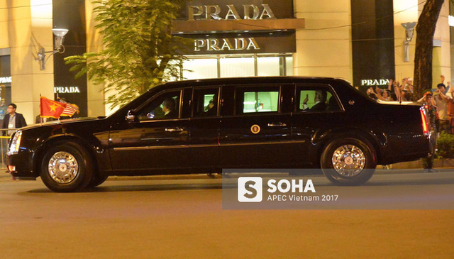 
Siêu xe Cadillac One The Beast của tổng thống Donald Trump trên đường về khách sạn
