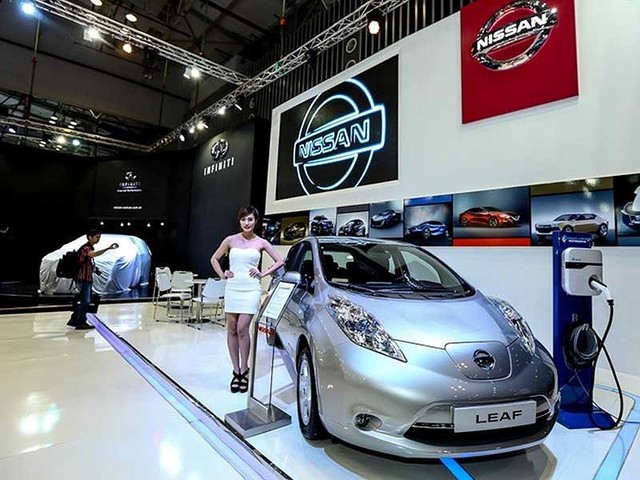
Thị trường ô tô điện tại Việt Nam mới bắt đầu manh nha. Trong ảnh: Mẫu xe điện được giới thiệu tại triển lãm ô tô Việt Nam 2017 mới đây. Ảnh: QUANG HUY
