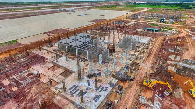 
Sân bay Vân Đồn đang được xây dựng Ảnh: TRỌNG ĐỨC
