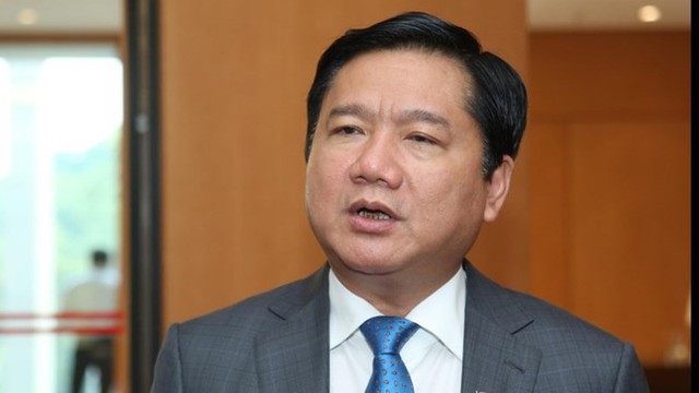 Ông Đinh La Thăng vừa bị khởi tố, bắt giam để điều tra về hành vi cố ý làm trái quy định của nhà nước về quản lý kinh tế gây hậu quả nghiêm trọng