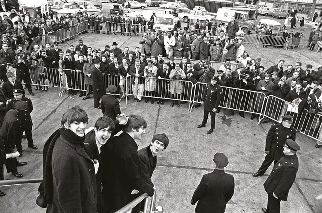 The Beatles đến New York vào mùng 7 tháng 2 năm 1964.