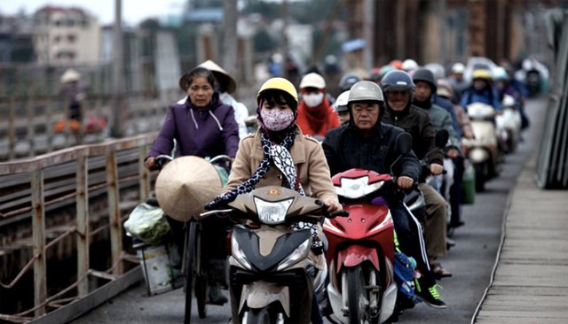 
Từ chiều tối nay Hà Nội trở rét. Nhiệt độ thấp nhất trong hôm nay và ngày mai có thể xuống 14-16 độ. Ảnh: Lê Anh Dũng

 
