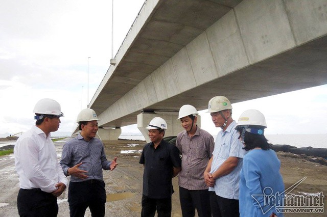 Đoàn công tác của Bộ GTVT và Hội đồng giám định kiểm tra cầu Tân Vũ - Lạch Huyện