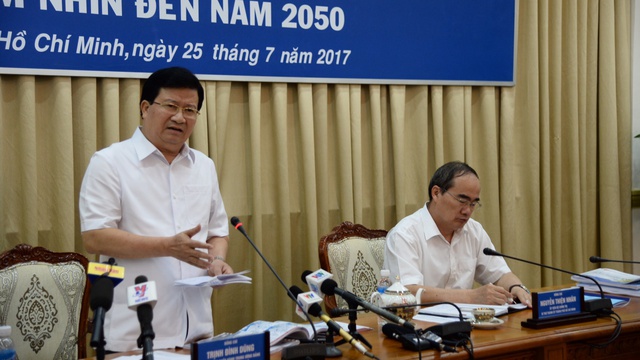 
Phó thủ tướng Trịnh Định Dũng và Bí thư Thành ủy Nguyễn Thiện Nhân.
