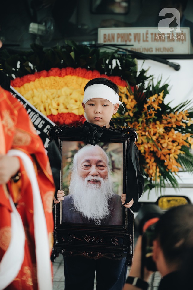 Những hình ảnh xúc động trong lễ tang nhà giáo Văn Như Cương - Ảnh 2.