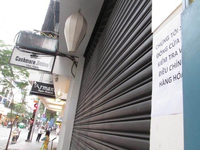 
Cửa hàng Khaisilk trên đường Đồng Khởi hiện đang đóng cửa
