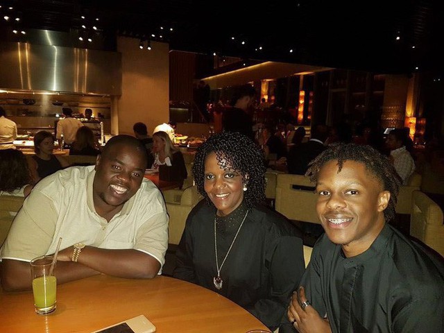 Chivayo ăn tối cùng phu nhân Grace Mugabe và con trai.
