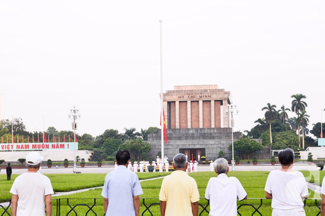 
Những người trực tiếp trải qua những ngày gian khó và giành được độc lập cũng chính là những người nhiều cảm xúc nhất trong ngày 2/9 lịch sử.
