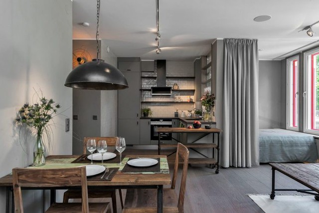 
Không gian bếp - ăn được thiết kế mở nối liền với không gian tiếp khách và nghỉ ngơi.

 
