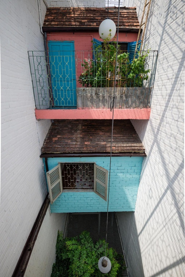 
Ở góc độ này hình ảnh những ngôi nhà nhỏ ở Sài Gòn xưa hiện ra thật rõ nét
