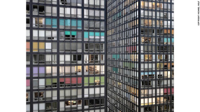 Bộ ảnh Transparent City (Thành phố trong suốt) ghi lại kiến trúc và cuộc sống ở Chicago, Mỹ