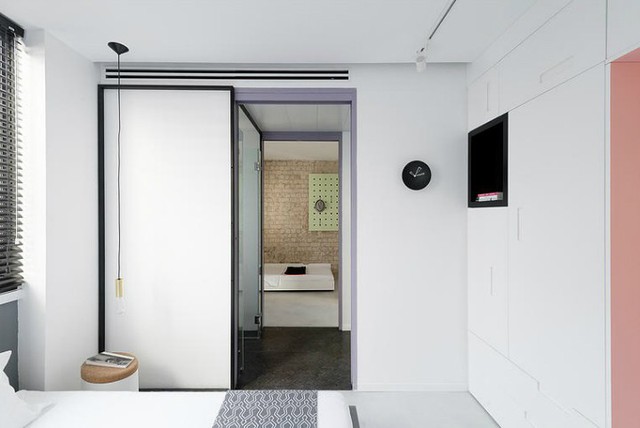 ''
Hai phòng ngủ được thiết kế cạnh nhau và ngăn cách bằng một nhà vệ sinh chung ở giữa.
''