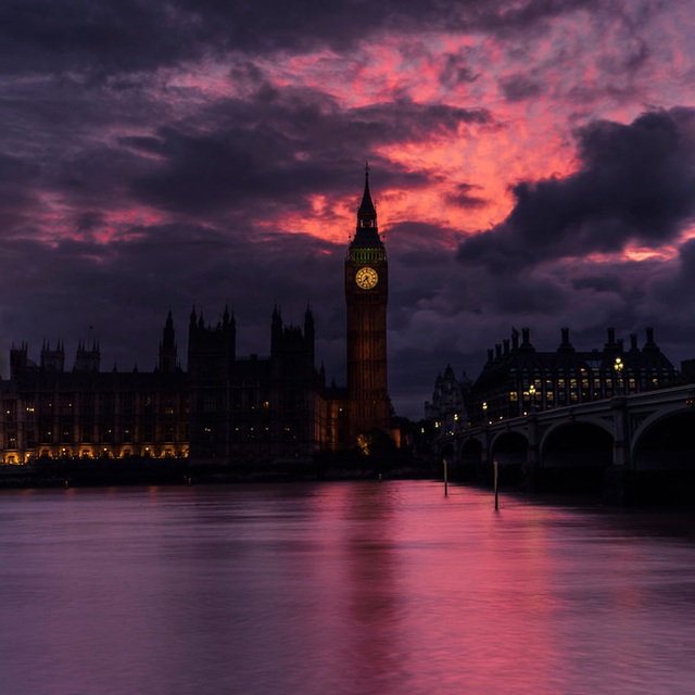 Đồng hồ Big Ben trong ánh trời chiều.