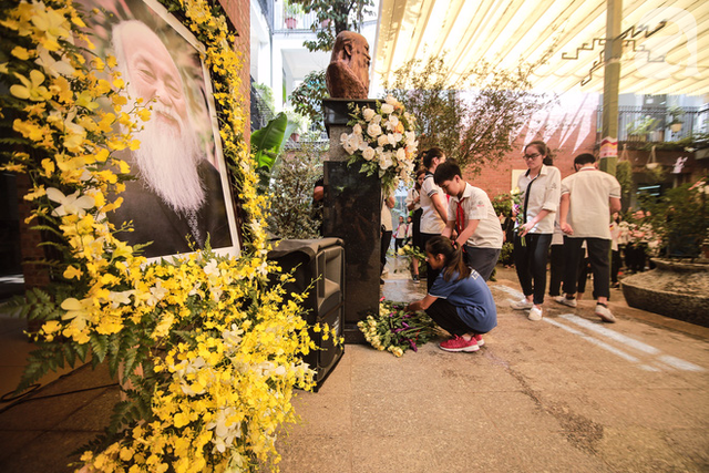 Những hình ảnh xúc động trong lễ tang nhà giáo Văn Như Cương - Ảnh 17.