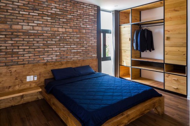 
Một không gian nghỉ ngơi khác được thiết kế mộc mạc với nội thất kết hợp hài hòa của gỗ và gạch mộc.

 
