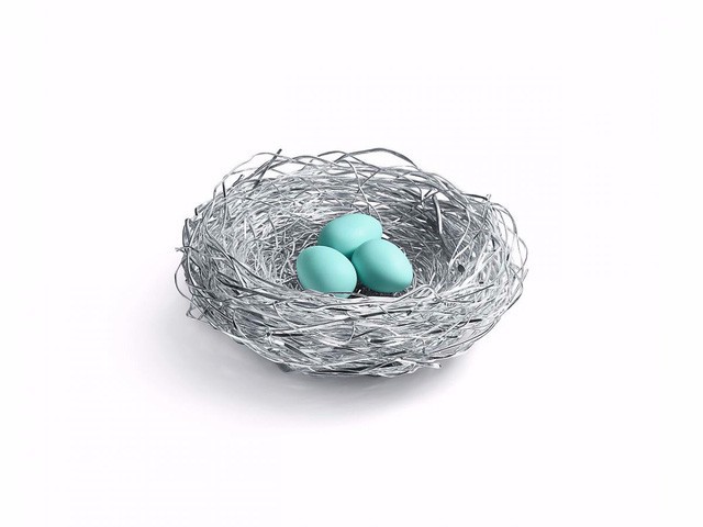 
Tổ chim chứa trứng sứ trị giá 10.000 USD
