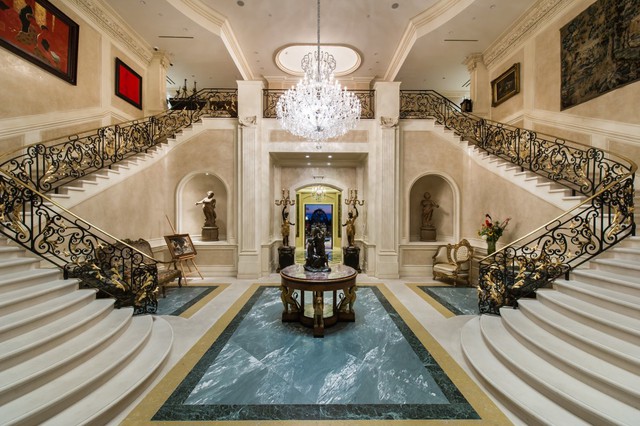
Nằm trong khu nhà giàu Beverly Hills (Mỹ), Palazzo di Amore được thiết kế lộng lẫy xa hoa không kém gì cung điện.

 
