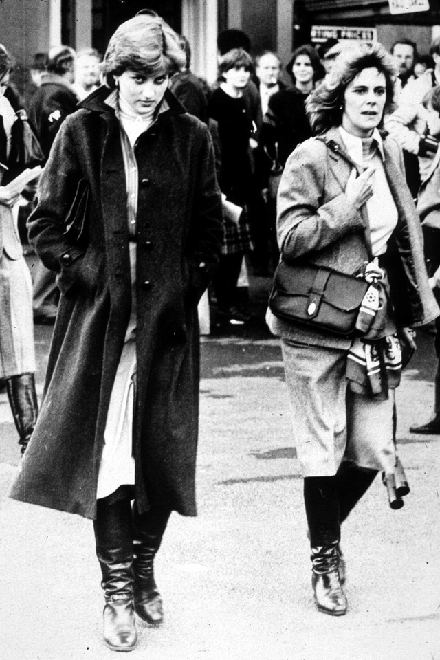 Bức ảnh chụp Công nương Diana cùng Camilla vào năm 1980.