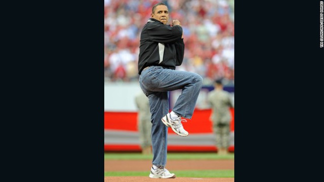 Chiếc quần jeans rộng thùng thình khiến ông Obama bị gắn mác tháng 7/2009