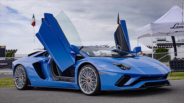 Phiên bản trở lại trong Aventador vẫn giữ được tính hung hăng, cá tính của Lamborghini.