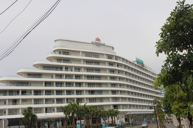 
Cấp phép xây tối đa 7 tầng nhưng khách sạn này xây tới 9 tầng.
