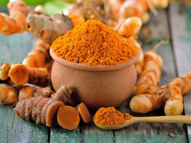 
Curcumin trong nghệ có khả năng hạn chế hoạt chất cytokines gây viêm.
