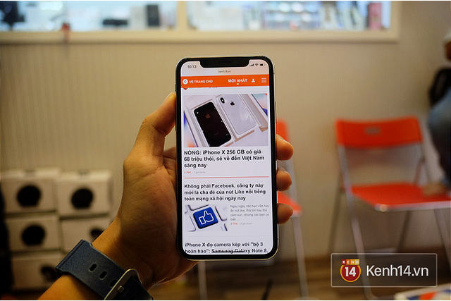 
Giao diện thông thường khi duyệt web trên iPhone X, trải nghiệm đọc trên màn hình khá lạ mắt và thú vị.
