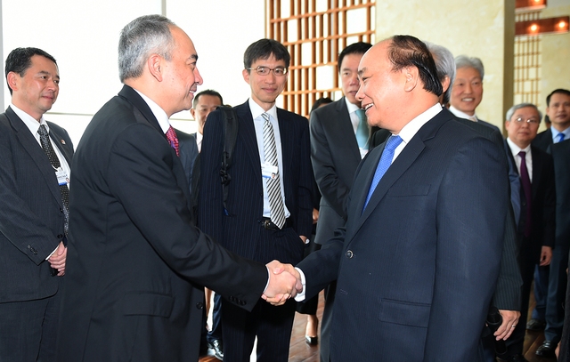 
Thủ tướng gặp gỡ các nhà đầu tư nước ngoài là thành viên WEF. Ảnh: VGP/Quang Hiếu
