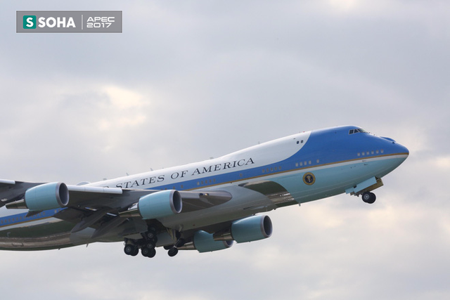 
Chuyên cơ Air Force One của tổng thống Mỹ Donald Trump cất cánh
