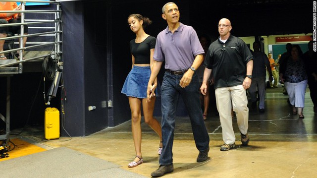 Năm 2013, ông Obama chuyển sang quần jeans ống thẳng, tối màu