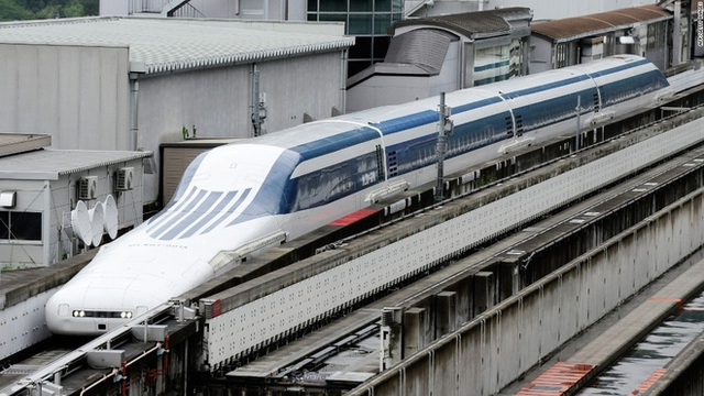 
Tàu Maglev là một hệ thống giao thông trong đó các đoàn tàu lơ lửng trên đường ray và được nâng lên bằng các đệm từ.
