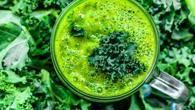 Sinh tố từ rau xanh cũng là một bữa sáng giàu dinh dưỡng và lành mạnh.