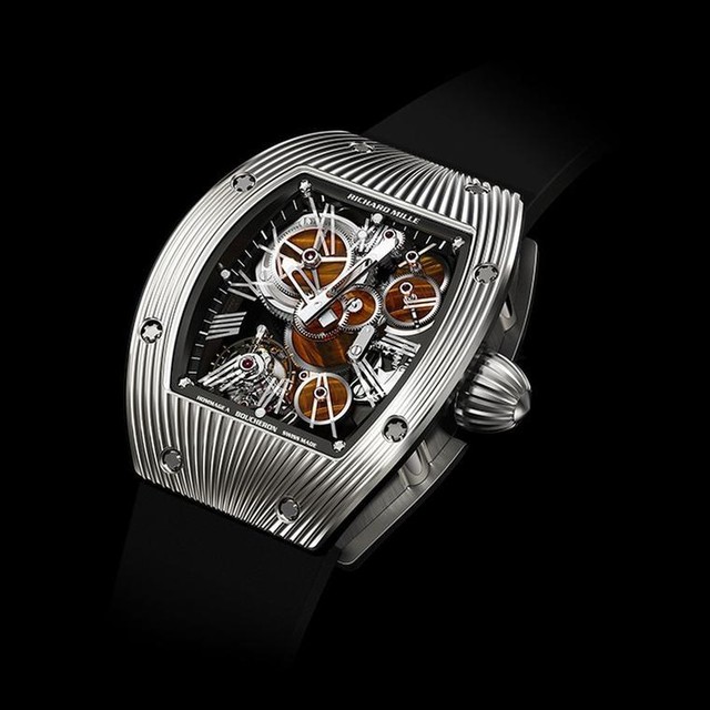 
RM018 Boucheron của Richard Mille có bộ bánh răng được tạo ra từ đá quý.
