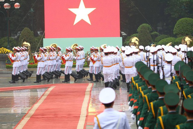 [LIVE] Tổng thống Donald Trump đứng trang nghiêm khi quân nhạc cử quốc thiều Mỹ tại Phủ chủ tịch - Ảnh 5.