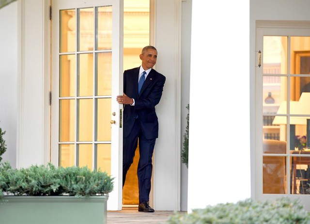 Trước đó ít phút, Tổng thống Obama đã rời Phòng Bầu dục lần cuối cùng ở tư cách tổng thống. Ảnh: AFP.