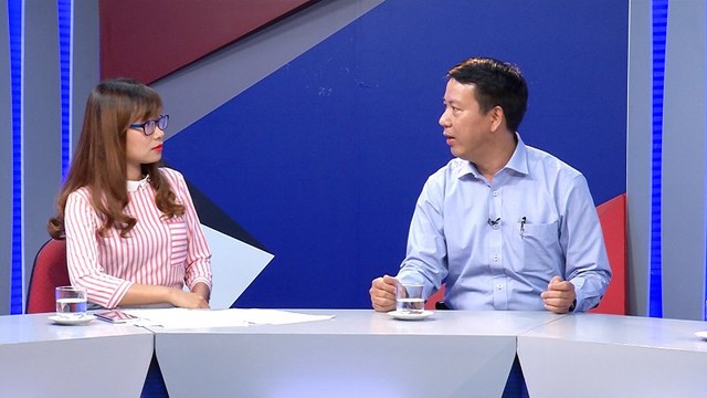 Nhà báo Phạm Huyền và ông Trần Bảo Ngọc, Vụ trưởng Vụ Vận tải, Bộ GTVT