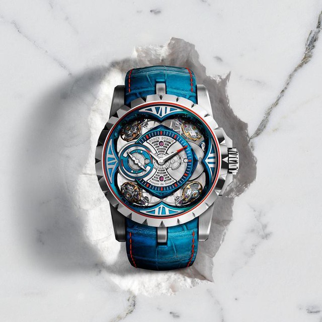 Roger Dubuis’ Excalibur Quatuor Cobalt Micromelt® được làm từ sinh học 100, chống ăn mòn, bền và cực kì sáng bóng từ hợp kim cobalt-chrome.