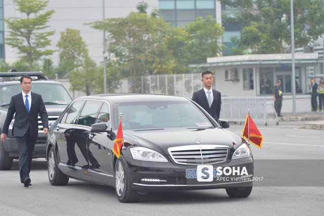 Mercedes-Benz S600 Pullman Guard cũng là dòng xe đang được Tổng thống Nga Vladimir Putin sử dụng làm xe chuyên dụng trong các chuyến công du. Tham dự Tuần lễ Cấp cao APEC tại Đà Nẵng hôm 10-11/11, ông Putin đã mang theo dàn siêu xe này.