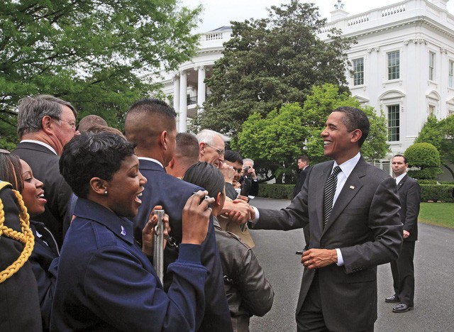 Một trong những hình ảnh hiếm hoi của ông Obama mà Harry Benson có cơ hội được chụp lại.